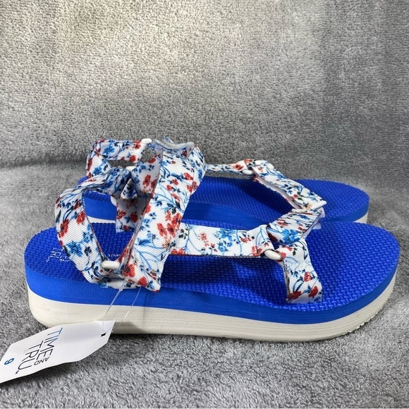 Time And Tru Sandal’s Women’s Size 9 NWT Blue Velcro Closure - Picture 1 of 10